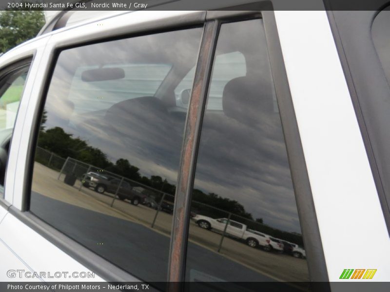 Nordic White / Gray 2004 Hyundai Santa Fe GLS
