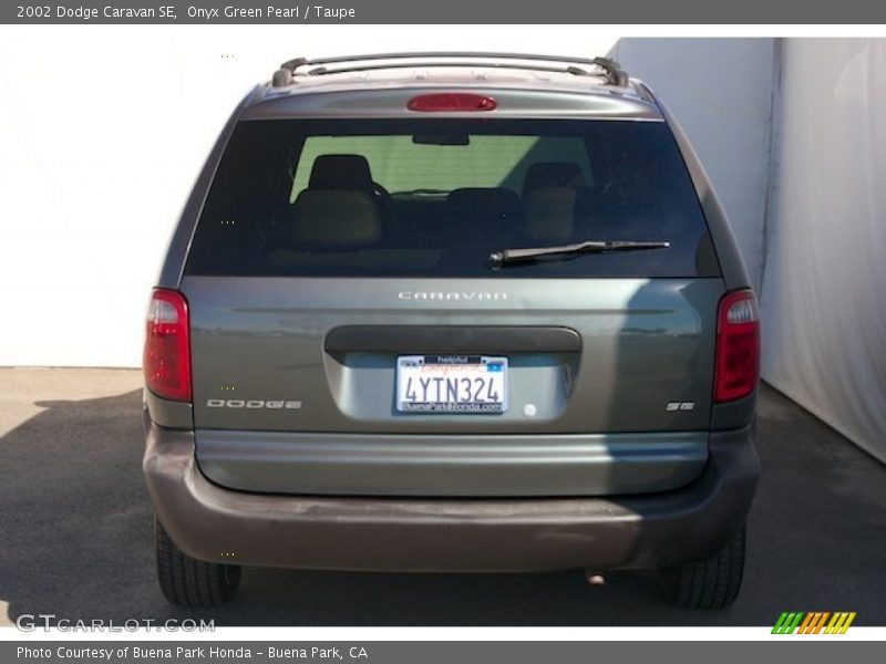 Onyx Green Pearl / Taupe 2002 Dodge Caravan SE