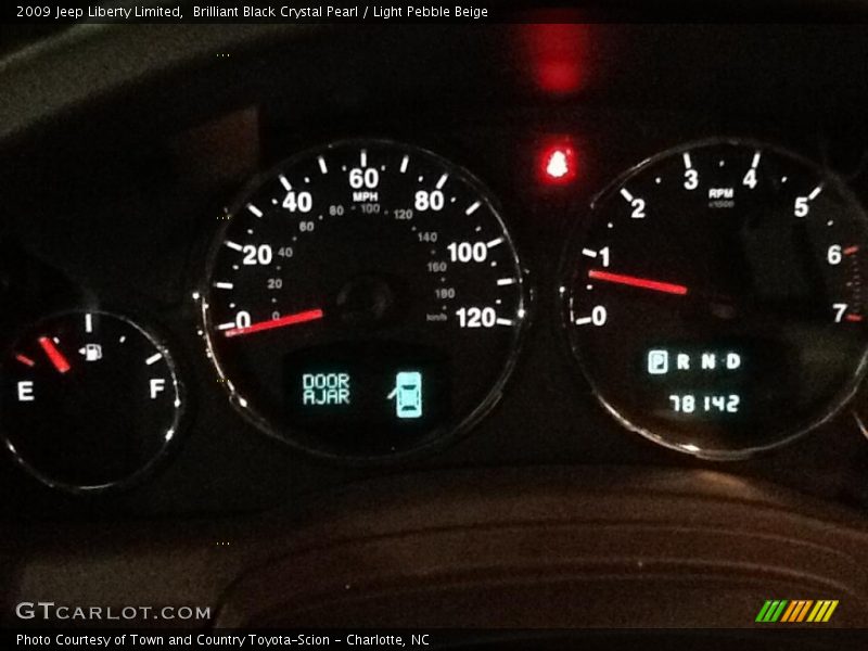 Brilliant Black Crystal Pearl / Light Pebble Beige 2009 Jeep Liberty Limited