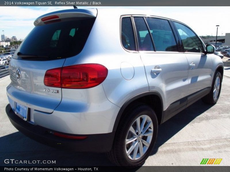 Reflex Silver Metallic / Black 2014 Volkswagen Tiguan SE