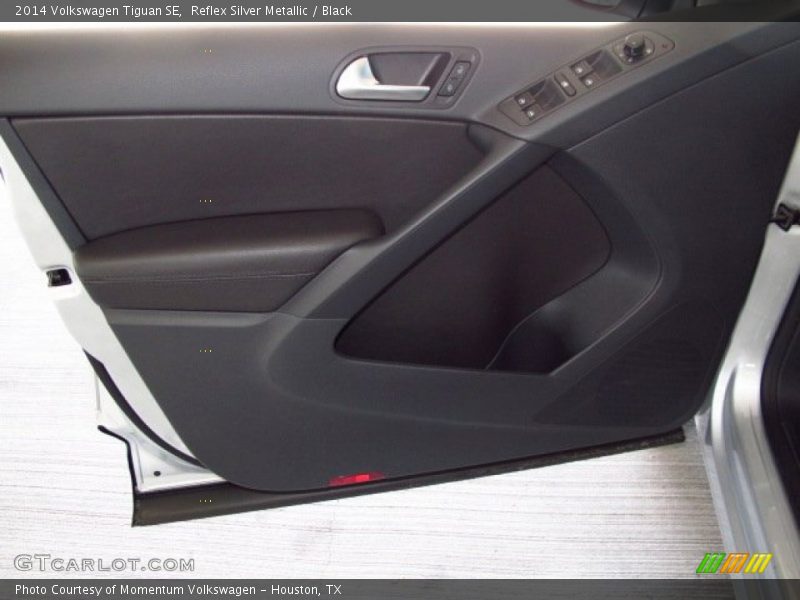 Reflex Silver Metallic / Black 2014 Volkswagen Tiguan SE