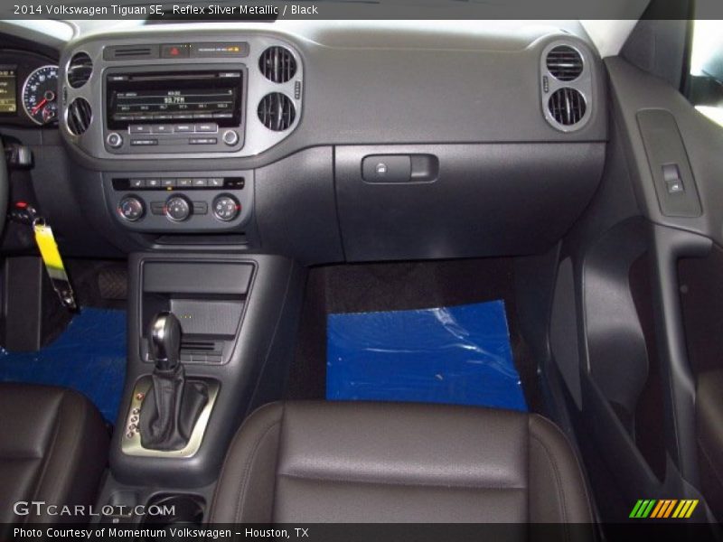 Reflex Silver Metallic / Black 2014 Volkswagen Tiguan SE