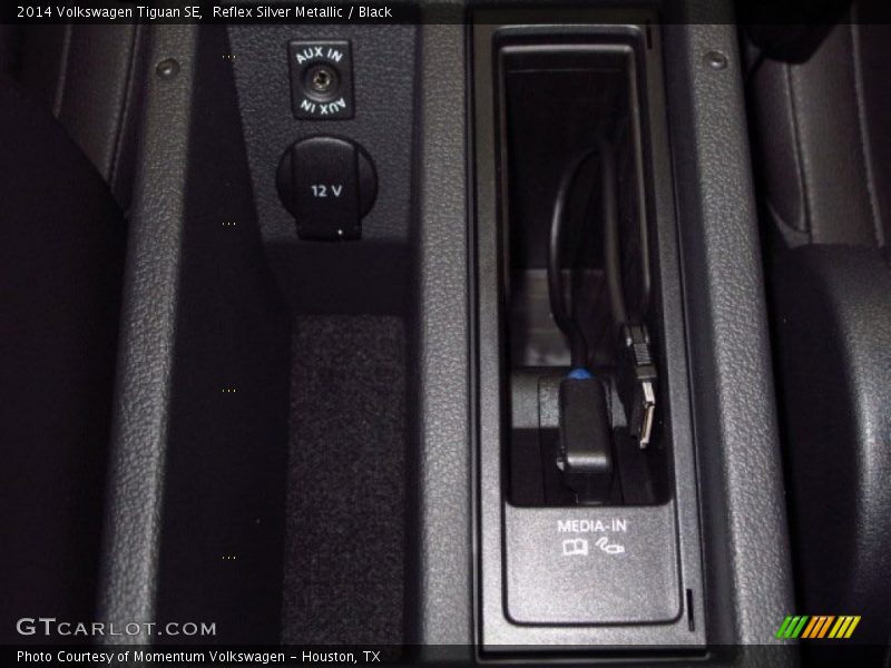 Reflex Silver Metallic / Black 2014 Volkswagen Tiguan SE