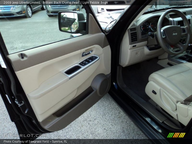 Brilliant Black Crystal Pearl / Light Pebble Beige 2009 Jeep Liberty Limited