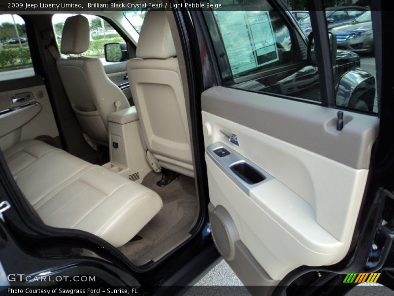 Brilliant Black Crystal Pearl / Light Pebble Beige 2009 Jeep Liberty Limited