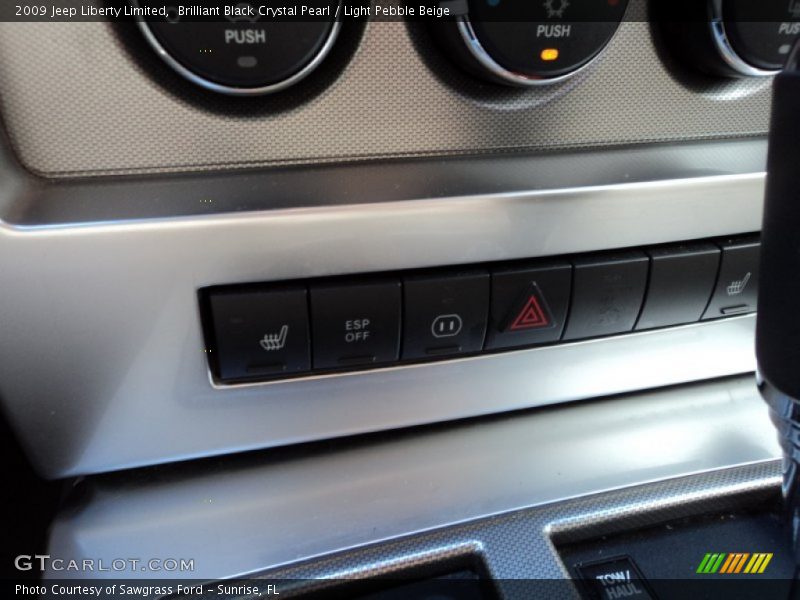 Brilliant Black Crystal Pearl / Light Pebble Beige 2009 Jeep Liberty Limited