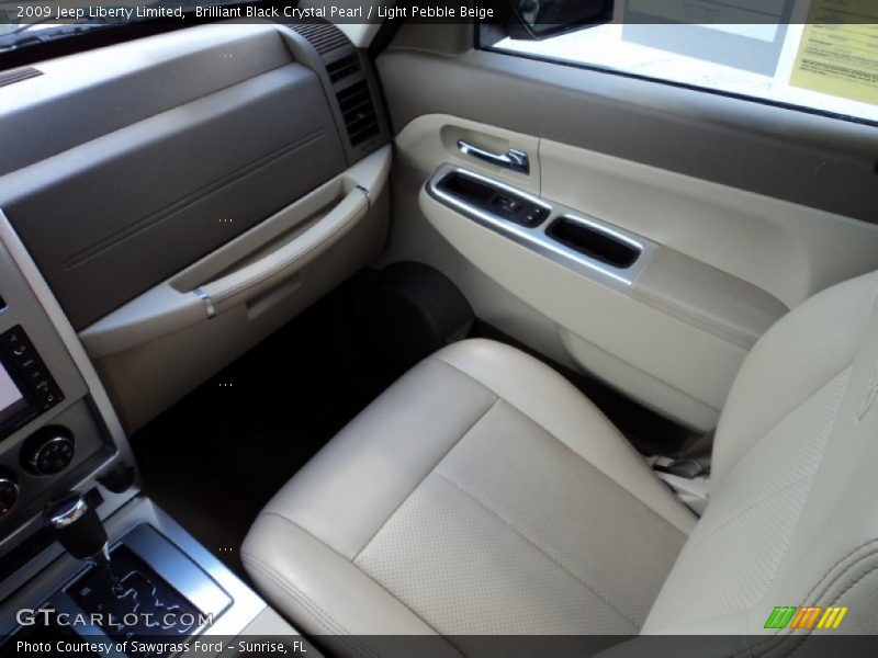 Brilliant Black Crystal Pearl / Light Pebble Beige 2009 Jeep Liberty Limited