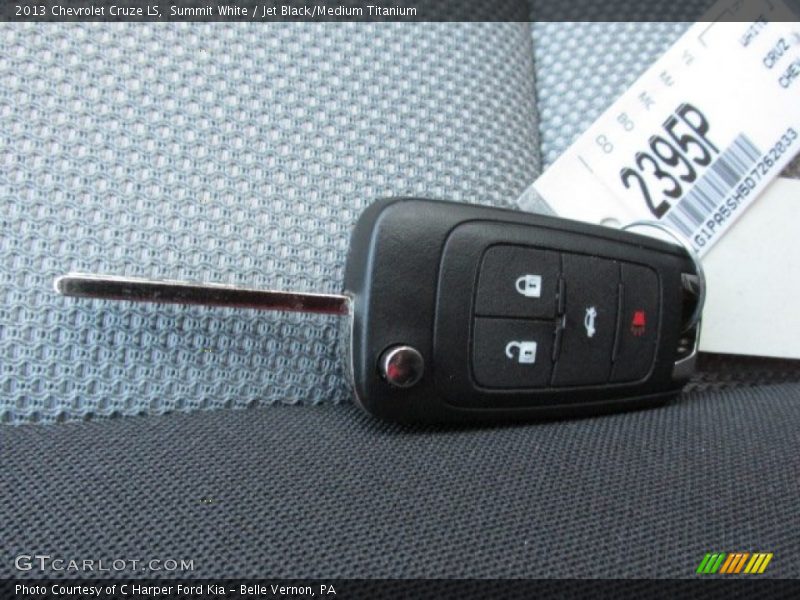 Summit White / Jet Black/Medium Titanium 2013 Chevrolet Cruze LS