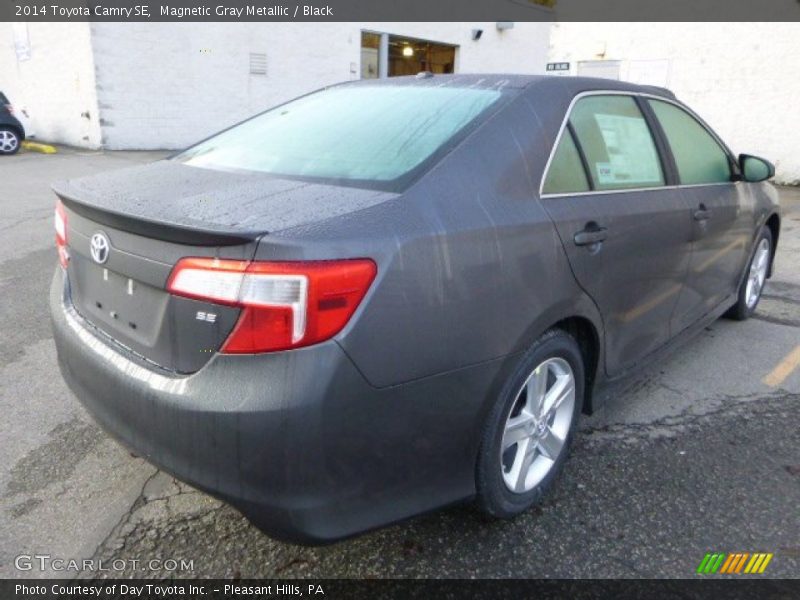 Magnetic Gray Metallic / Black 2014 Toyota Camry SE