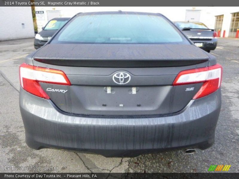 Magnetic Gray Metallic / Black 2014 Toyota Camry SE