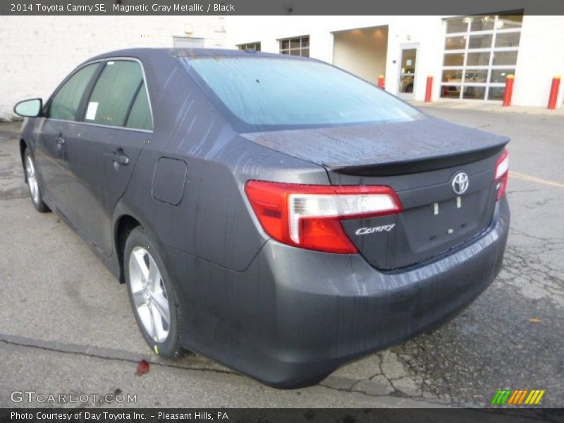 Magnetic Gray Metallic / Black 2014 Toyota Camry SE