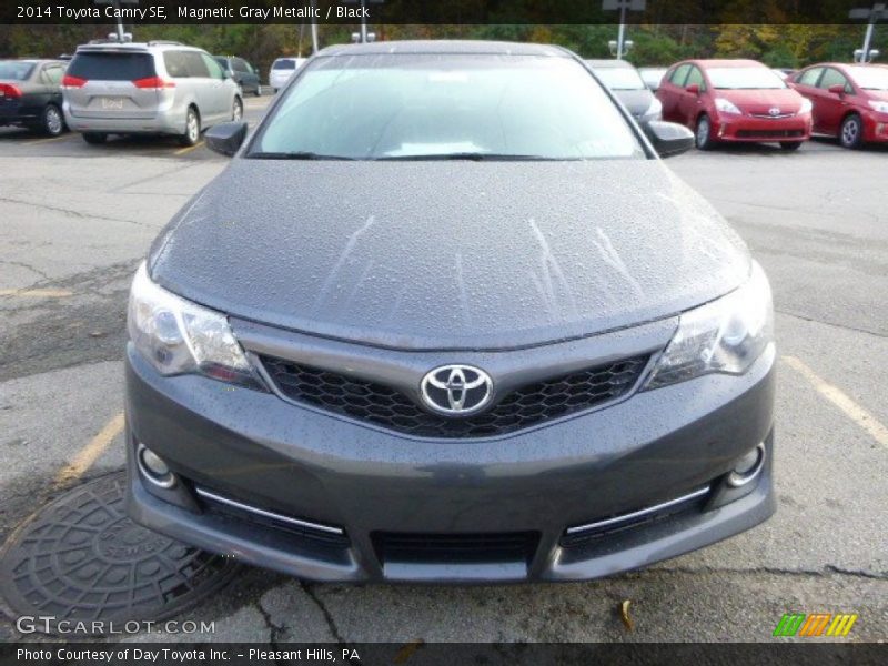Magnetic Gray Metallic / Black 2014 Toyota Camry SE