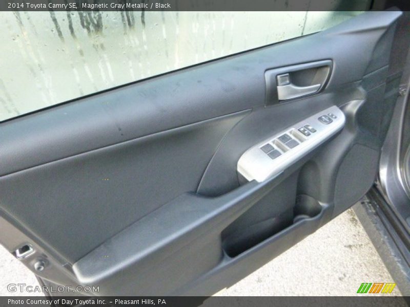 Magnetic Gray Metallic / Black 2014 Toyota Camry SE