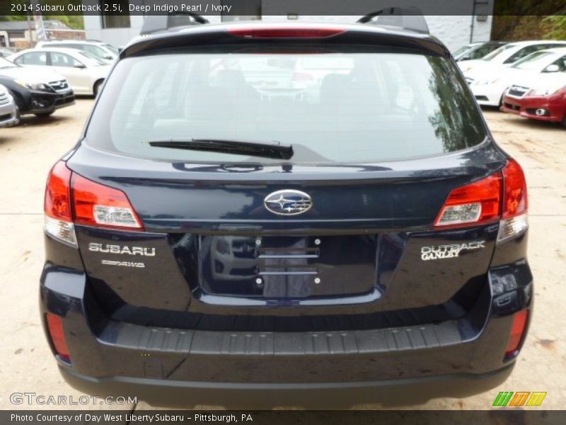 Deep Indigo Pearl / Ivory 2014 Subaru Outback 2.5i