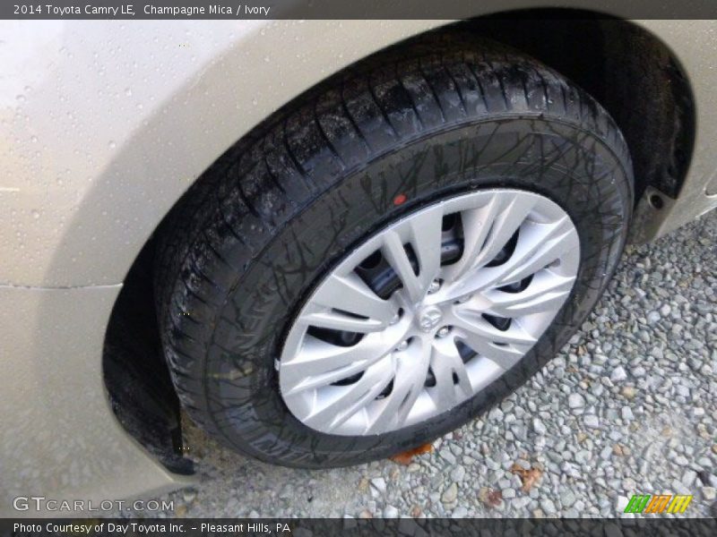 Champagne Mica / Ivory 2014 Toyota Camry LE