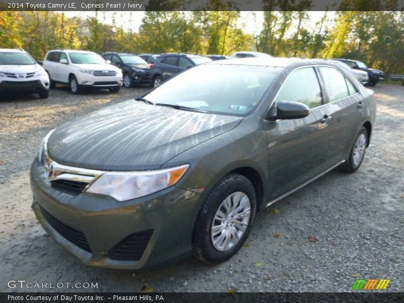 Front 3/4 View of 2014 Camry LE