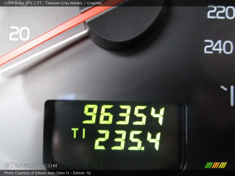 Titanium Gray Metallic / Graphite 2004 Volvo V70 2.5T