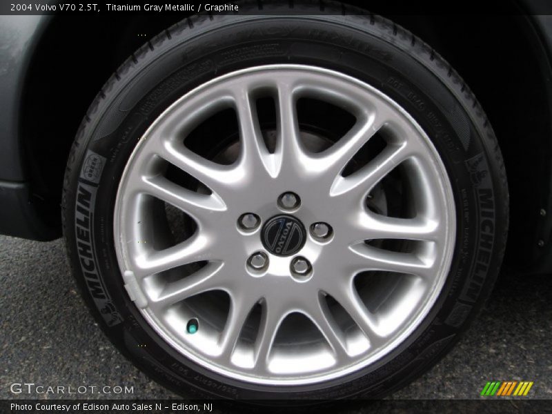 Titanium Gray Metallic / Graphite 2004 Volvo V70 2.5T