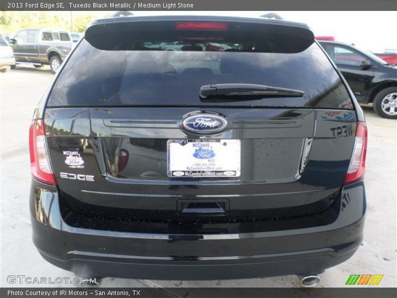 Tuxedo Black Metallic / Medium Light Stone 2013 Ford Edge SE