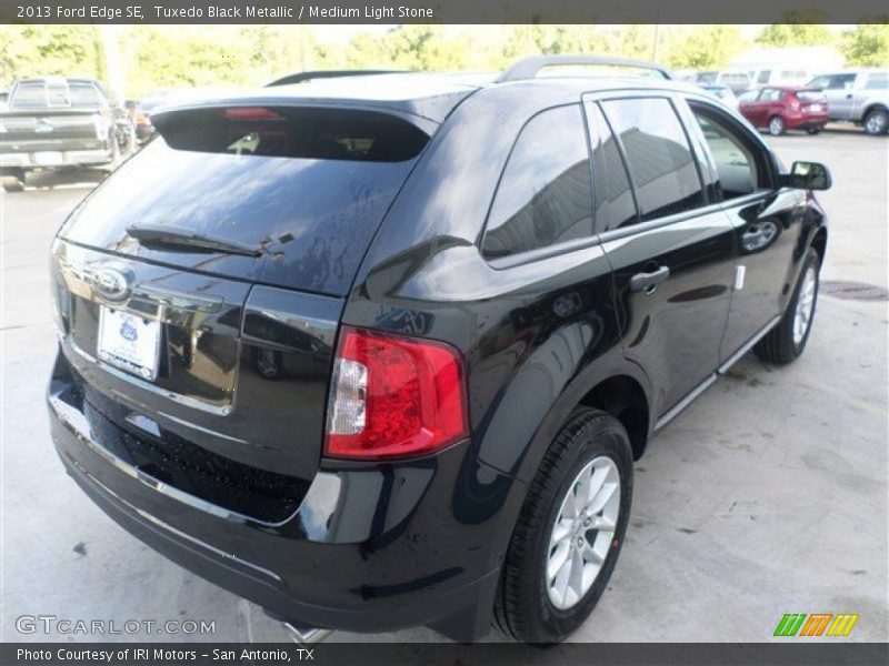 Tuxedo Black Metallic / Medium Light Stone 2013 Ford Edge SE