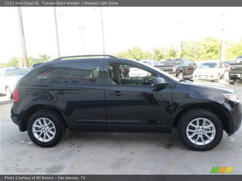 Tuxedo Black Metallic / Medium Light Stone 2013 Ford Edge SE