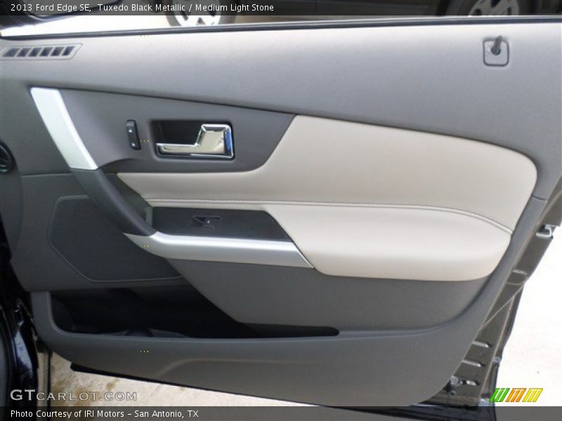 Tuxedo Black Metallic / Medium Light Stone 2013 Ford Edge SE