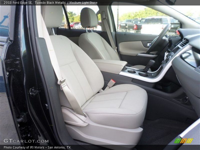 Tuxedo Black Metallic / Medium Light Stone 2013 Ford Edge SE