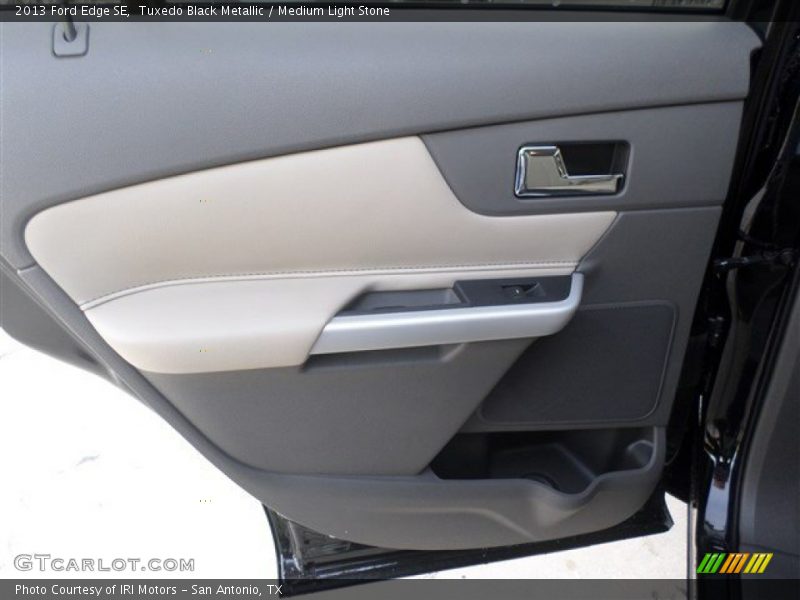 Tuxedo Black Metallic / Medium Light Stone 2013 Ford Edge SE