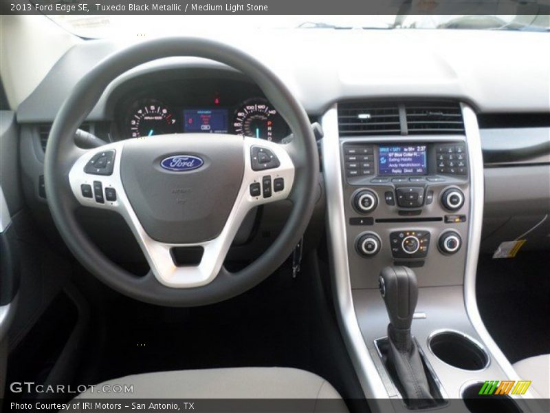 Tuxedo Black Metallic / Medium Light Stone 2013 Ford Edge SE
