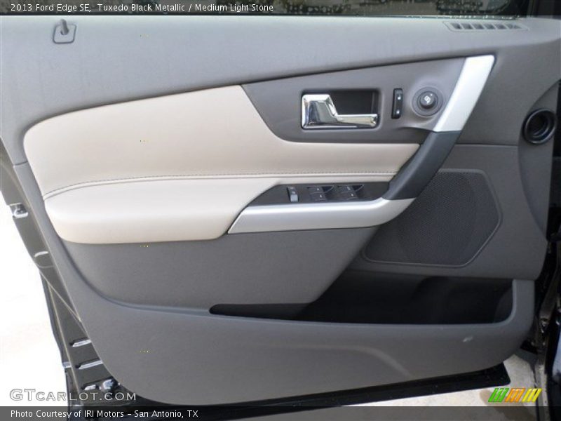 Tuxedo Black Metallic / Medium Light Stone 2013 Ford Edge SE