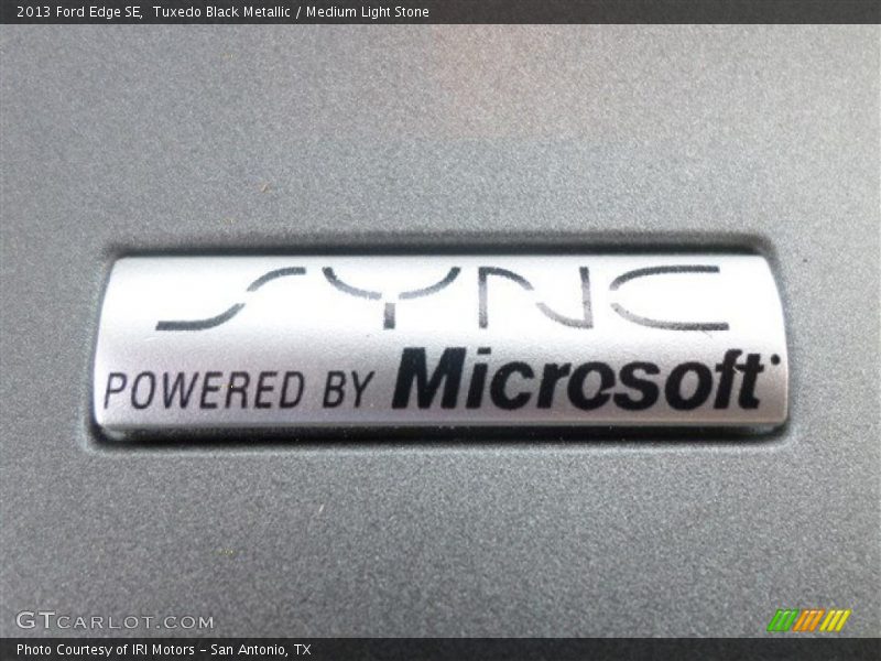 Tuxedo Black Metallic / Medium Light Stone 2013 Ford Edge SE