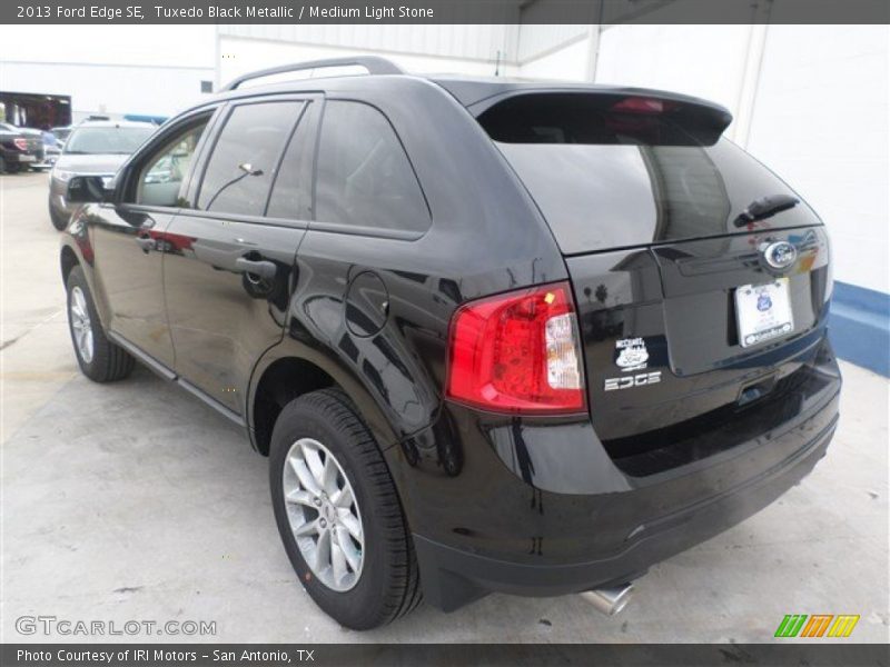 Tuxedo Black Metallic / Medium Light Stone 2013 Ford Edge SE