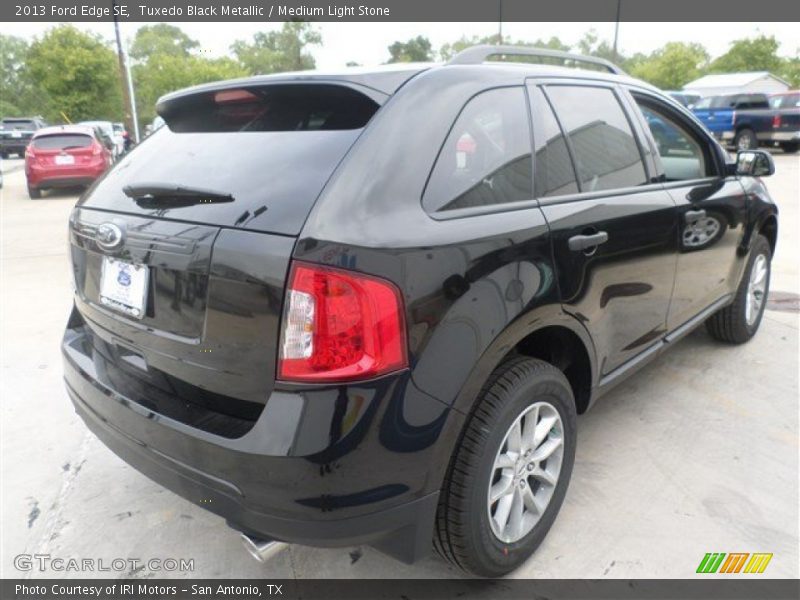 Tuxedo Black Metallic / Medium Light Stone 2013 Ford Edge SE