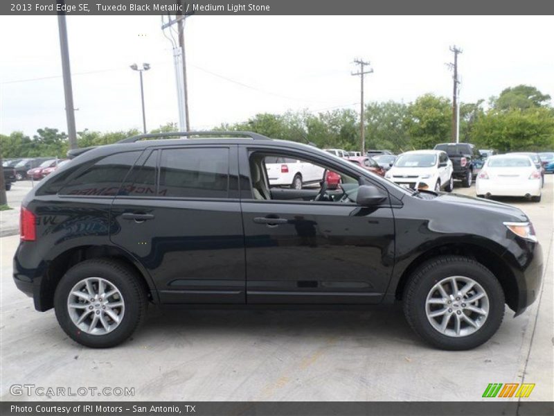Tuxedo Black Metallic / Medium Light Stone 2013 Ford Edge SE