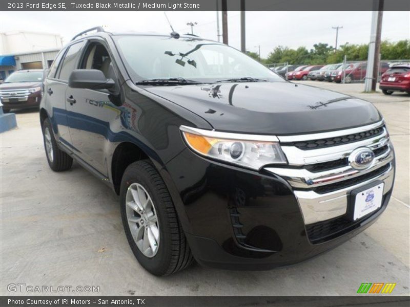 Tuxedo Black Metallic / Medium Light Stone 2013 Ford Edge SE