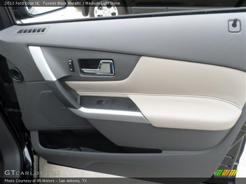 Tuxedo Black Metallic / Medium Light Stone 2013 Ford Edge SE