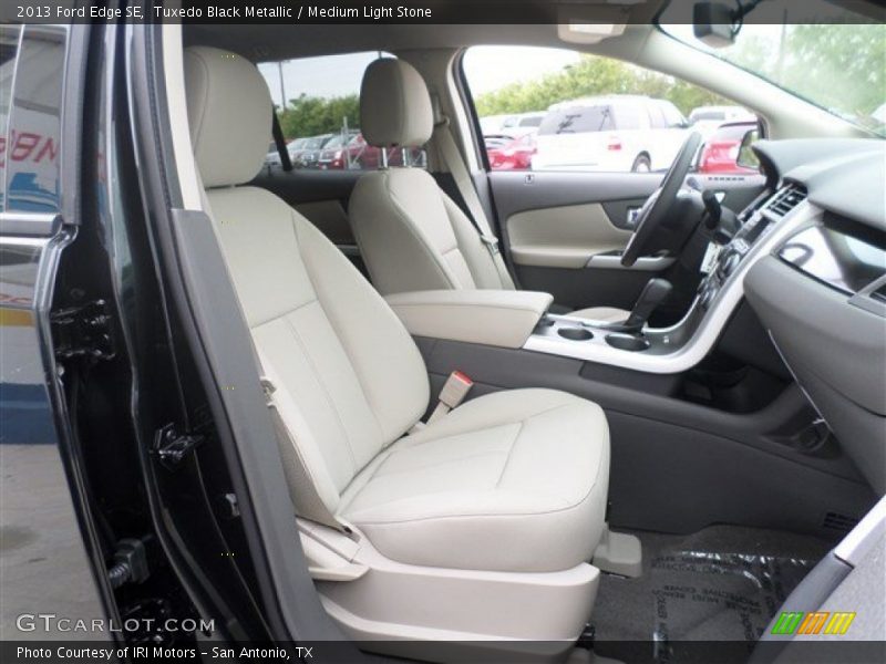 Tuxedo Black Metallic / Medium Light Stone 2013 Ford Edge SE