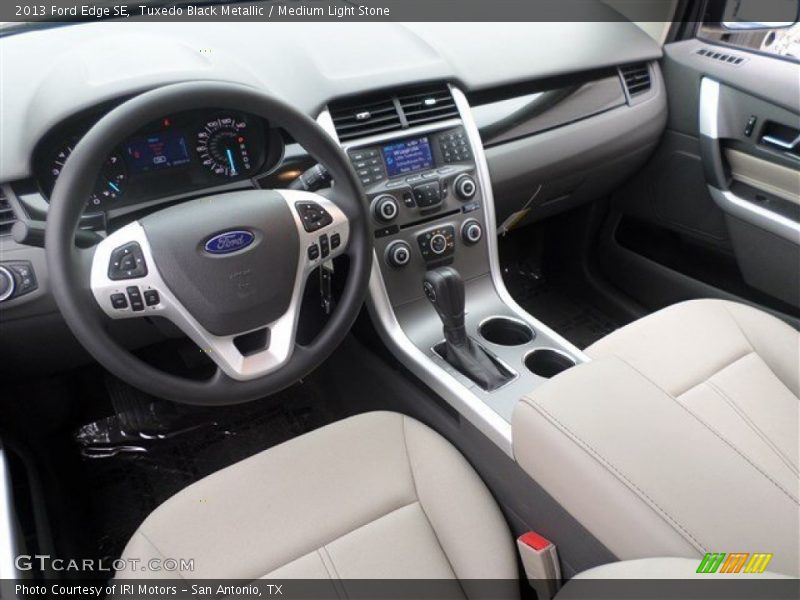 Tuxedo Black Metallic / Medium Light Stone 2013 Ford Edge SE