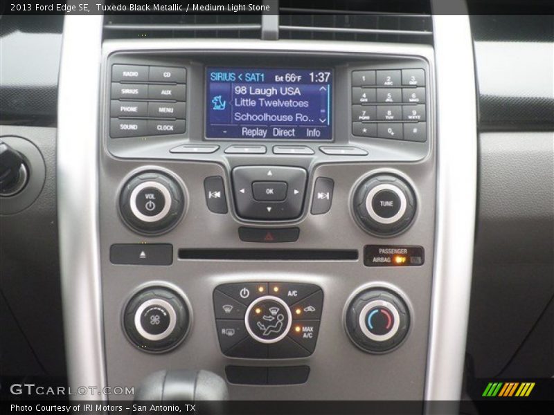 Tuxedo Black Metallic / Medium Light Stone 2013 Ford Edge SE