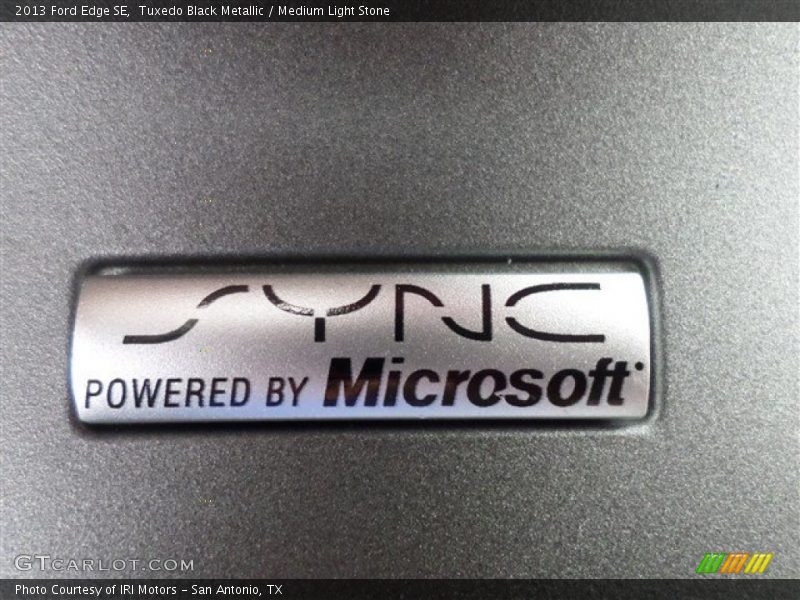 Tuxedo Black Metallic / Medium Light Stone 2013 Ford Edge SE