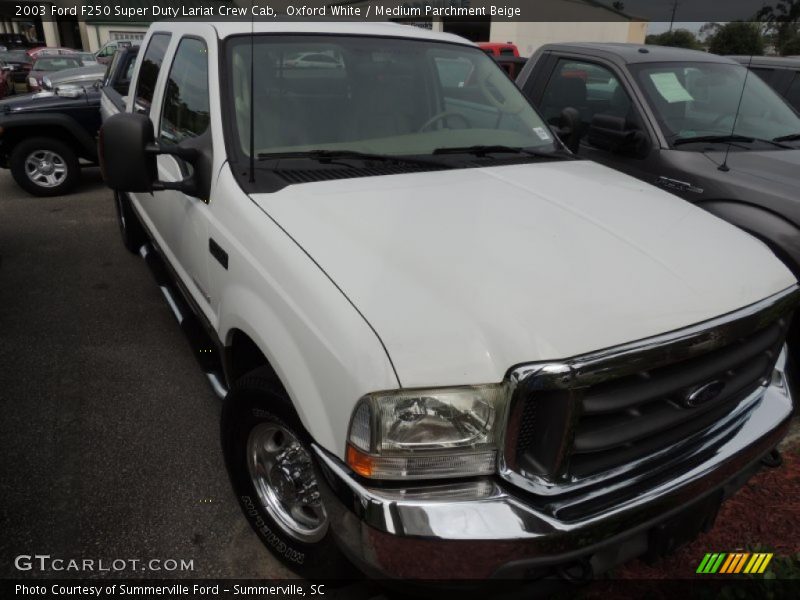 Oxford White / Medium Parchment Beige 2003 Ford F250 Super Duty Lariat Crew Cab