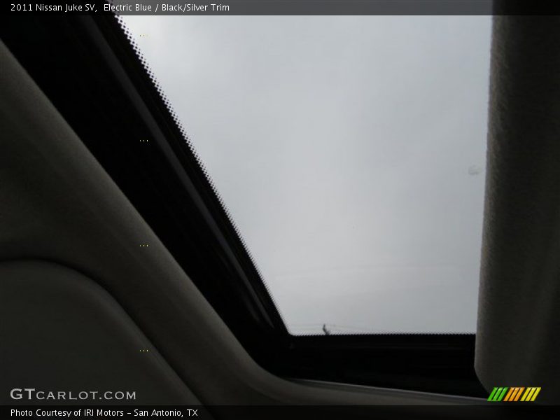 Electric Blue / Black/Silver Trim 2011 Nissan Juke SV