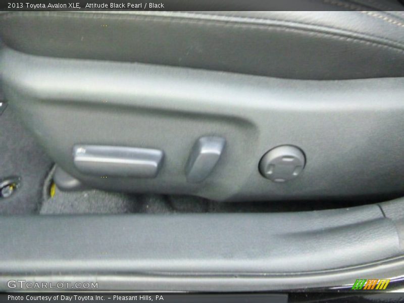 Attitude Black Pearl / Black 2013 Toyota Avalon XLE