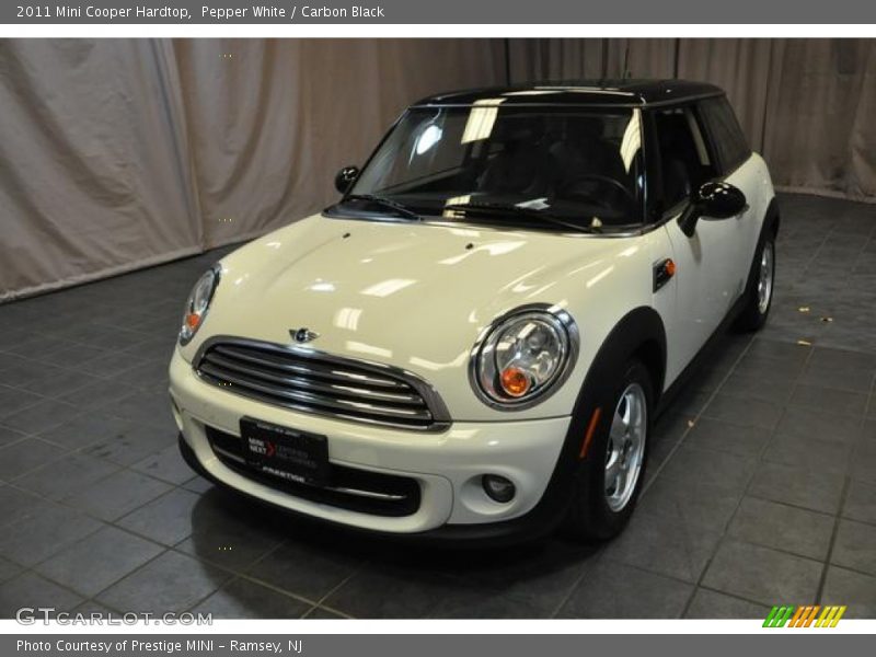 Pepper White / Carbon Black 2011 Mini Cooper Hardtop