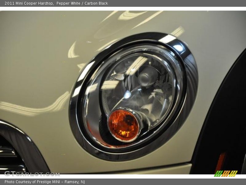 Pepper White / Carbon Black 2011 Mini Cooper Hardtop