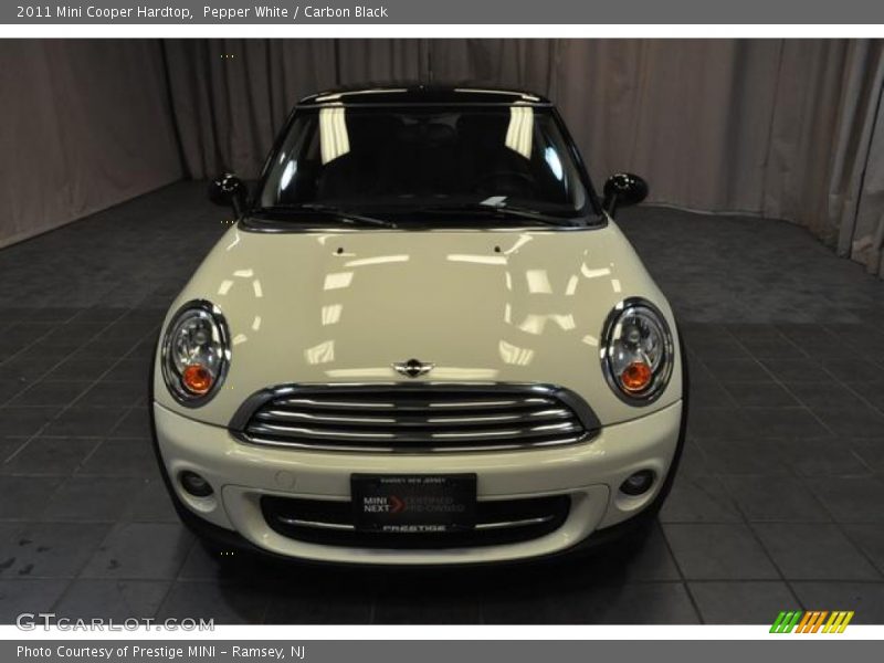 Pepper White / Carbon Black 2011 Mini Cooper Hardtop