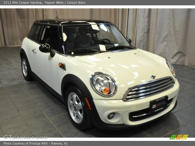 Pepper White / Carbon Black 2011 Mini Cooper Hardtop