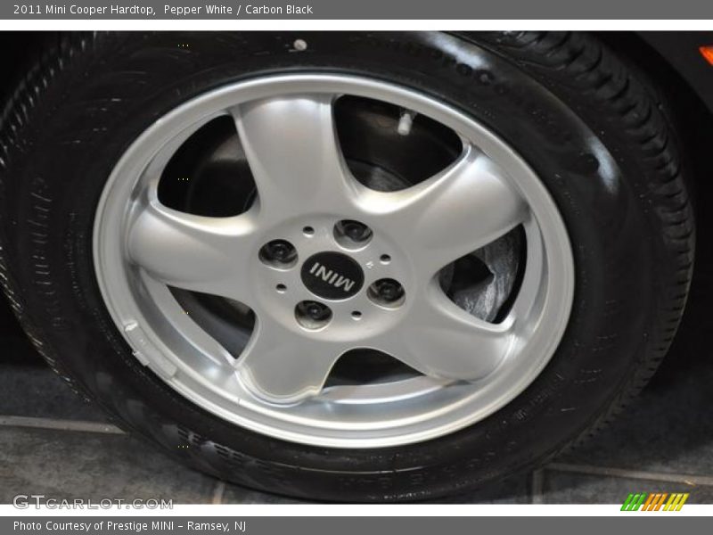 Pepper White / Carbon Black 2011 Mini Cooper Hardtop
