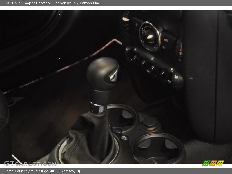 Pepper White / Carbon Black 2011 Mini Cooper Hardtop