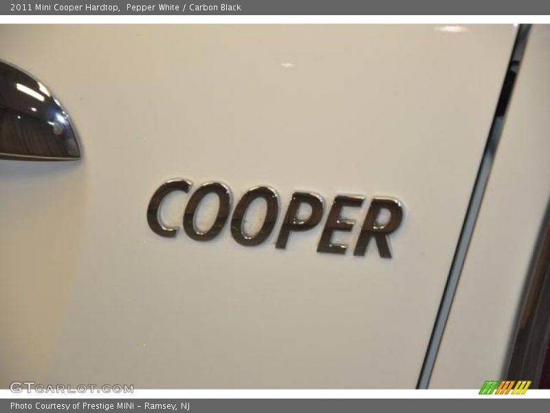 Pepper White / Carbon Black 2011 Mini Cooper Hardtop